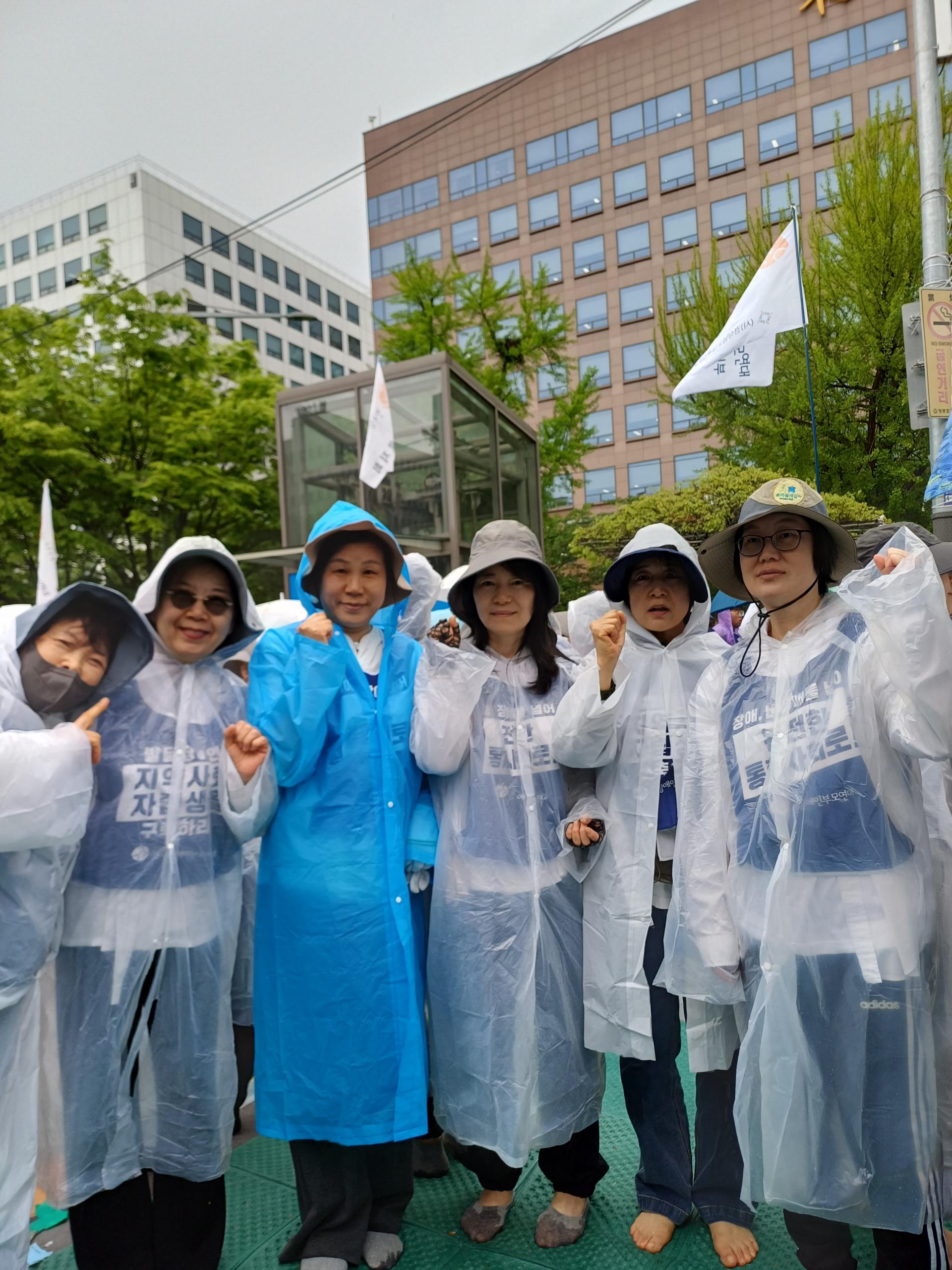 4/20장애인의날 차별철폐 오체투지국회의사당